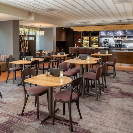 Courtyard By Marriott Portland Airport Hotel Bagian luar foto