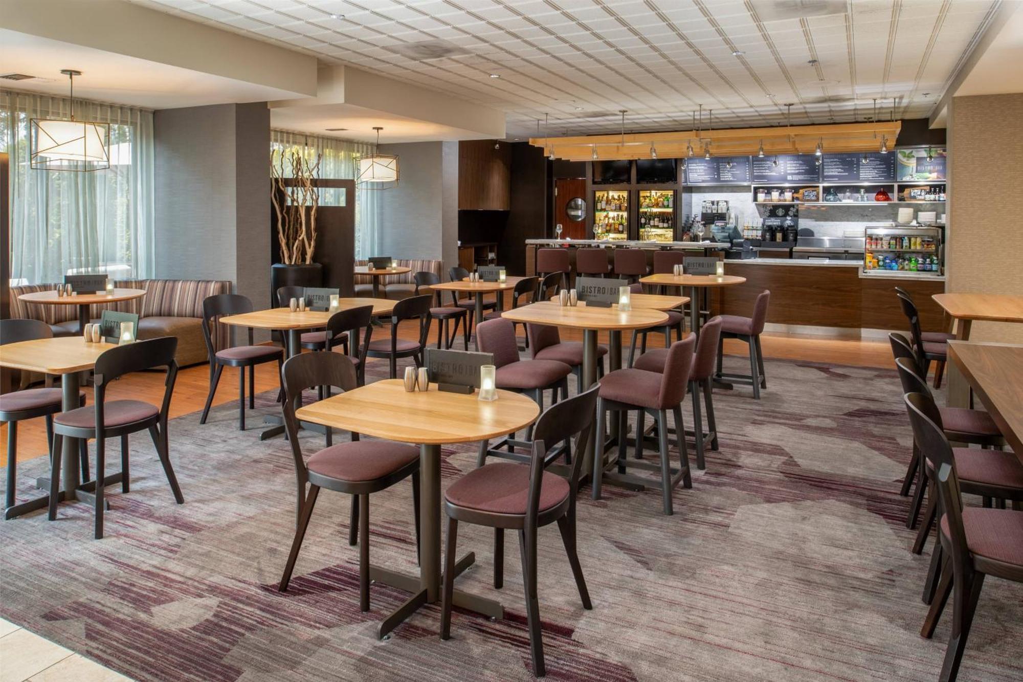 Courtyard By Marriott Portland Airport Hotel Bagian luar foto