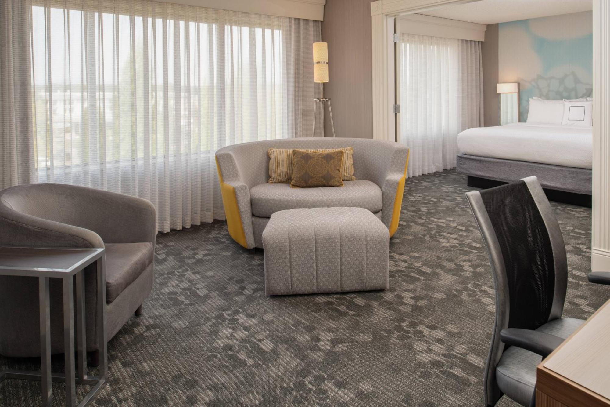 Courtyard By Marriott Portland Airport Hotel Bagian luar foto