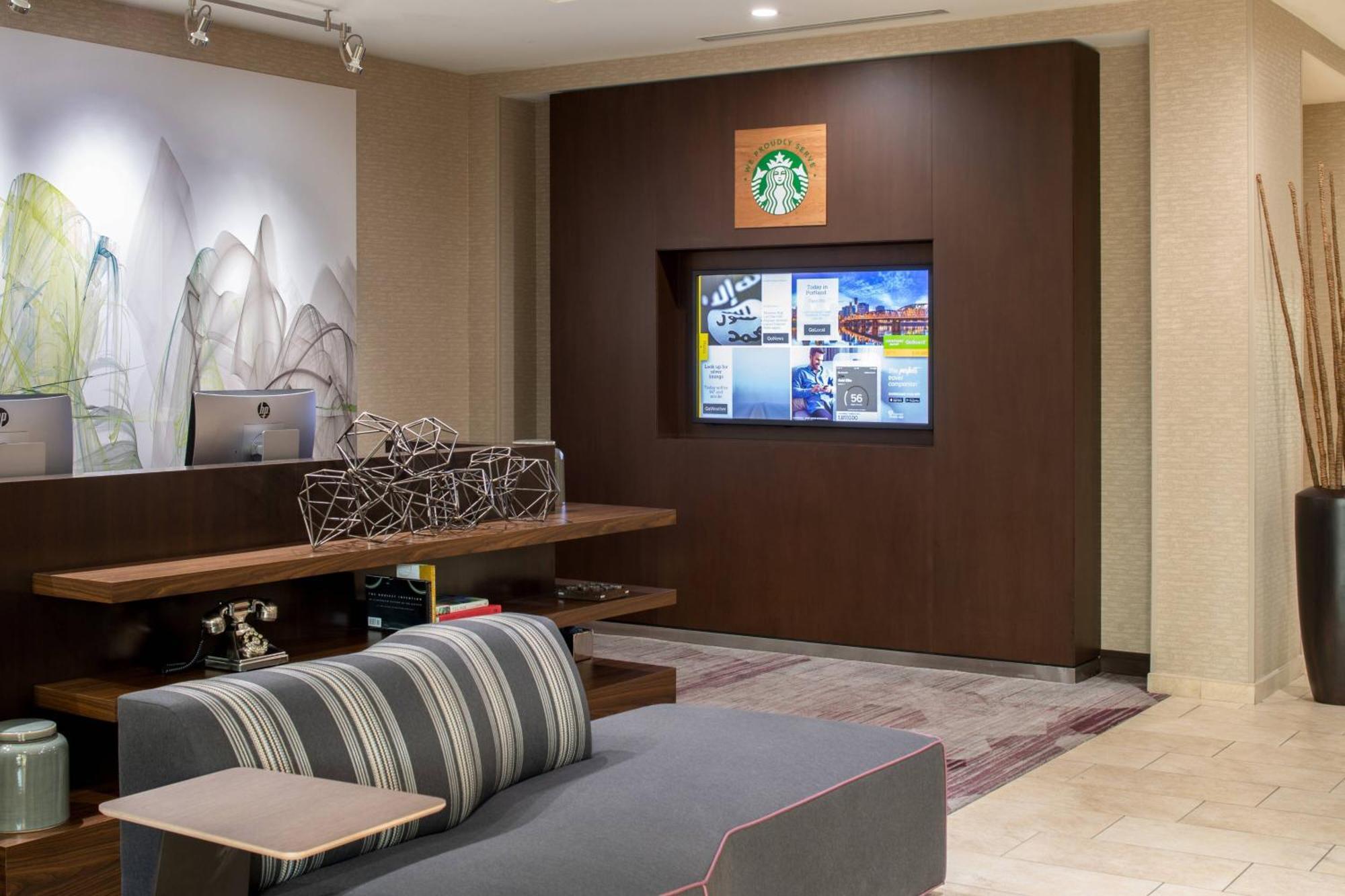 Courtyard By Marriott Portland Airport Hotel Bagian luar foto