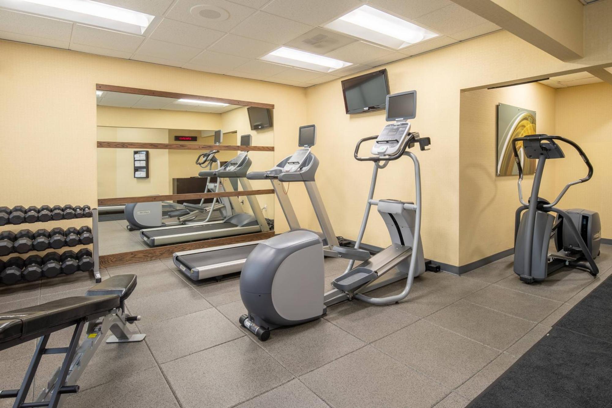 Courtyard By Marriott Portland Airport Hotel Bagian luar foto