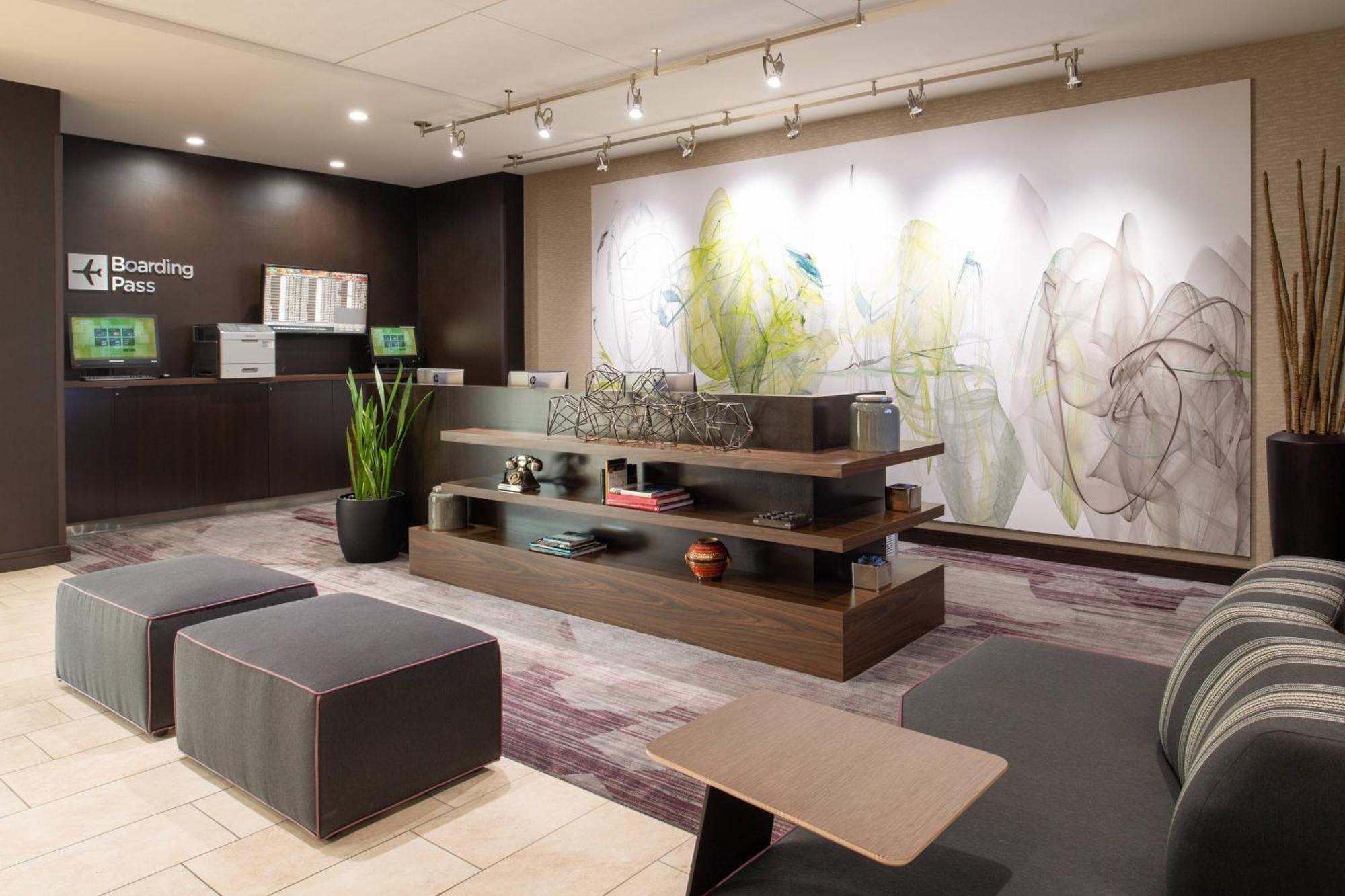 Courtyard By Marriott Portland Airport Hotel Bagian luar foto