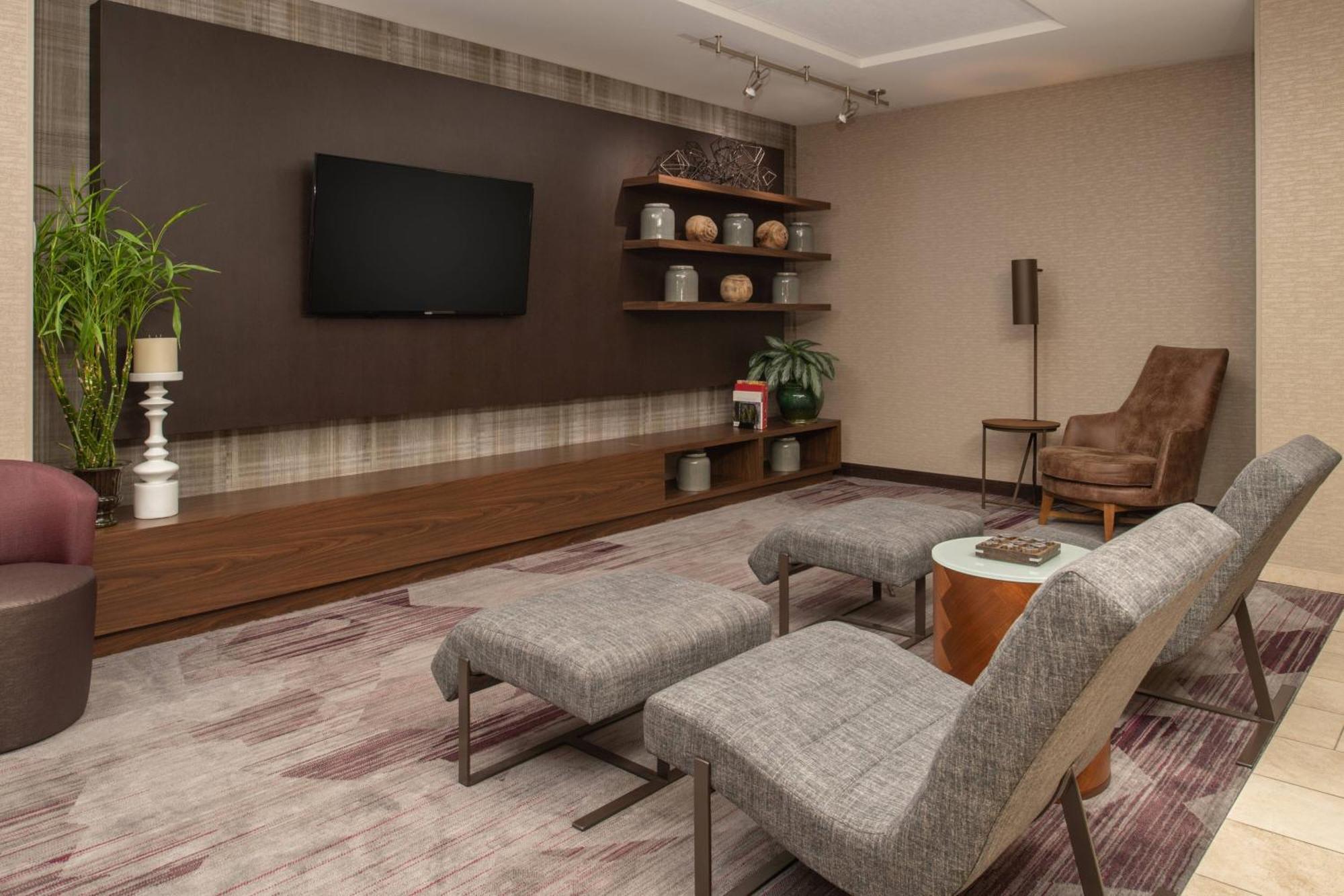 Courtyard By Marriott Portland Airport Hotel Bagian luar foto